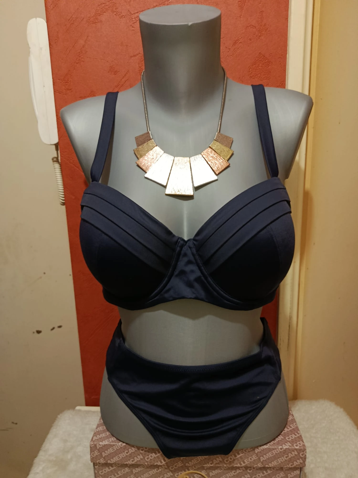 Maillot de bain chic bleu marine femilet by Chantelle 42